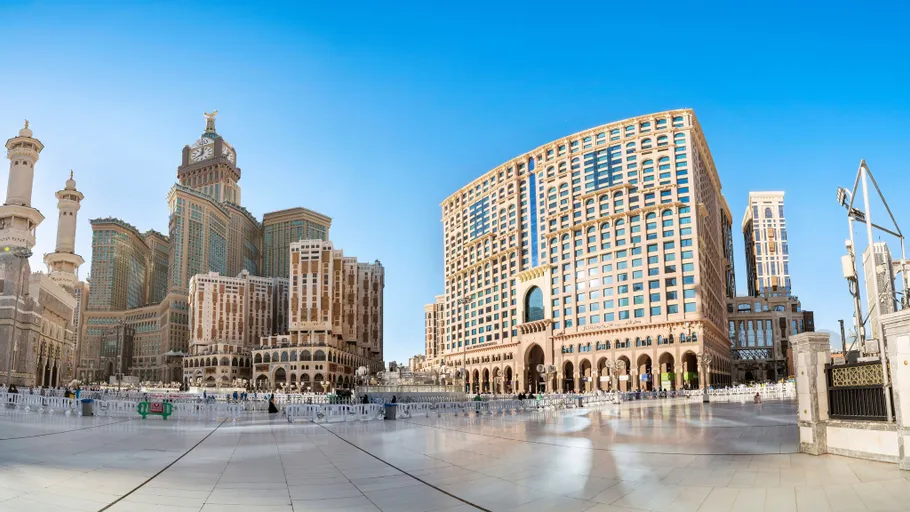 Luxury vs Budget Umrah Packages